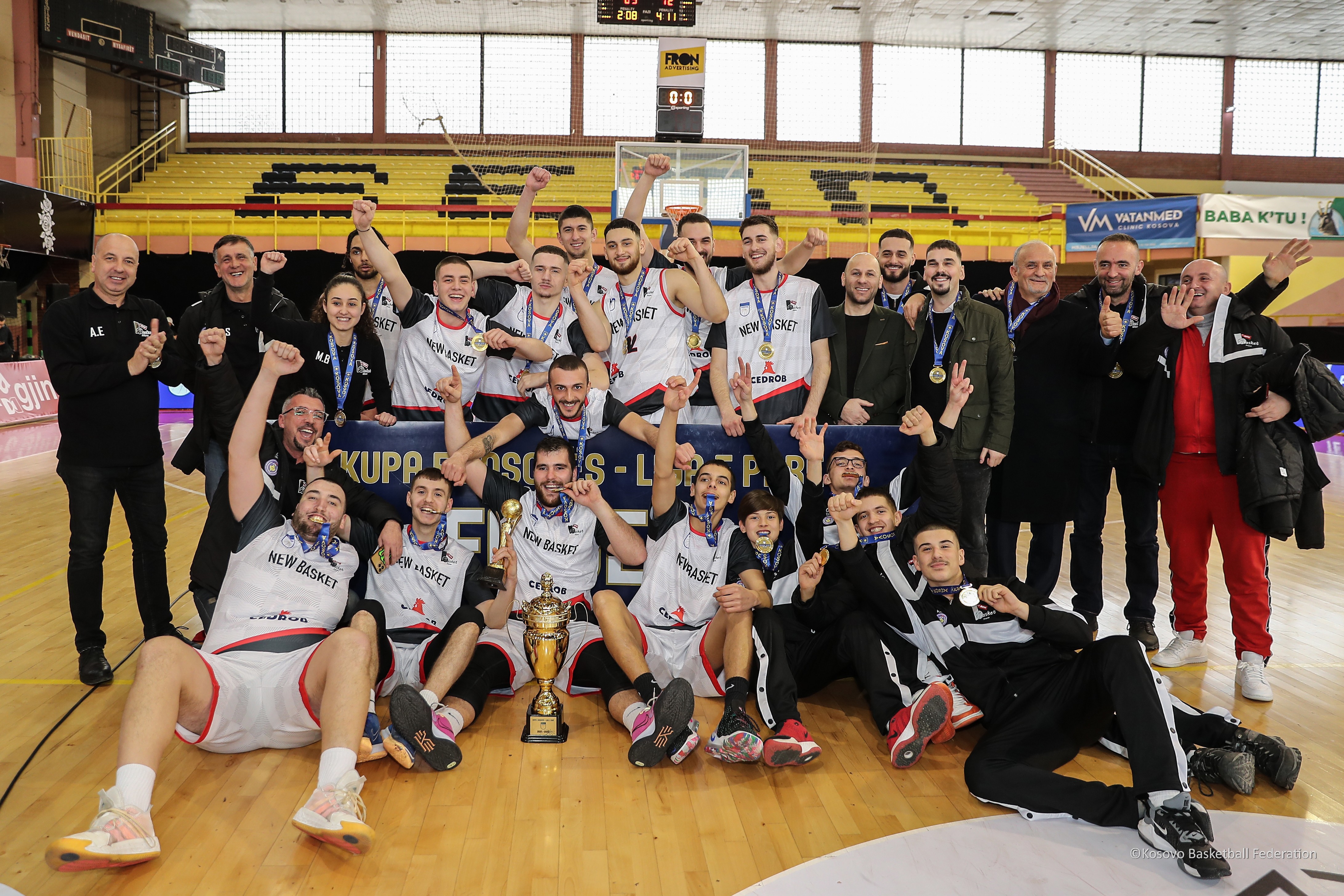 Pamje nga festa e fituesve të Kupës